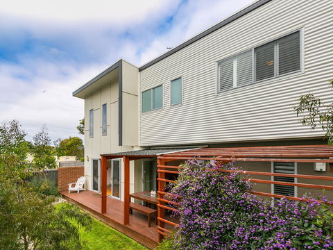 Torquay Timeout - Kingaroy Accommodation 0