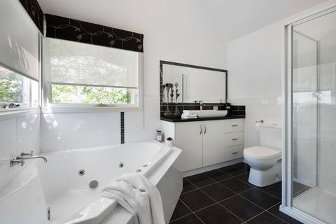 Cottage 4A - Kingaroy Accommodation 8