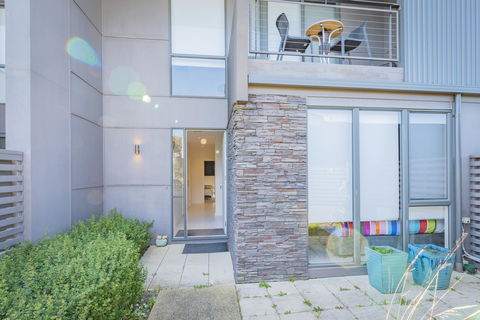 Stylish 3 Bedroom Townhouse - Free Parking - Kingaroy Accommodation 0