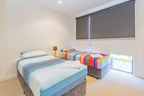Stylish 3 Bedroom Townhouse - Free Parking - Kingaroy Accommodation 8