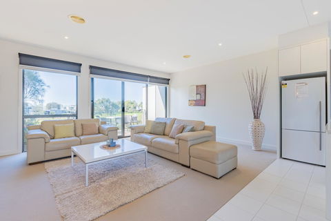 Stylish 3 Bedroom Townhouse - Free Parking - Kingaroy Accommodation 16