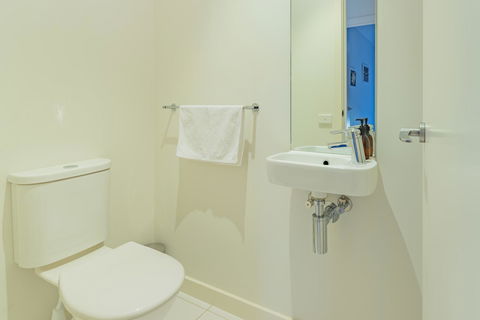 Stylish 3 Bedroom Townhouse - Free Parking - Kingaroy Accommodation 22