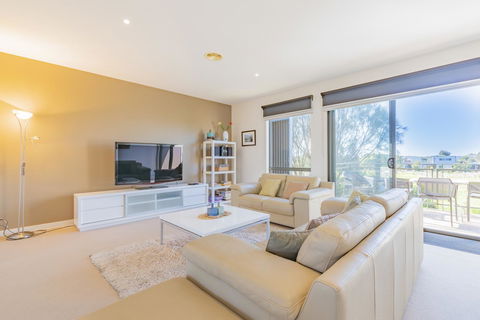 Stylish 3 Bedroom Townhouse - Free Parking - Kingaroy Accommodation 9