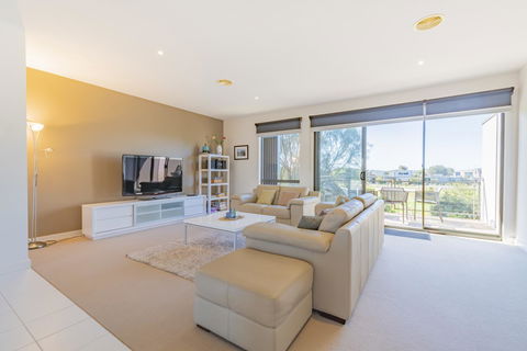 Stylish 3 Bedroom Townhouse - Free Parking - Kingaroy Accommodation 15