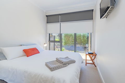 Stylish 3 Bedroom Townhouse - Free Parking - Kingaroy Accommodation 7