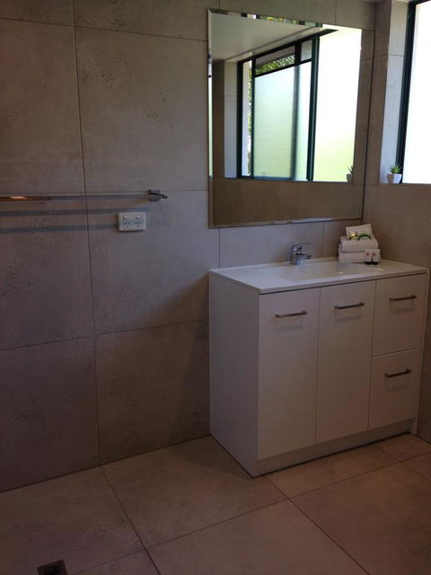 Chez Noosa Resort Motel - Kingaroy Accommodation 11
