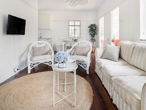 Lake Weyba Noosa Lodge & Kangaroos - Kingaroy Accommodation 7