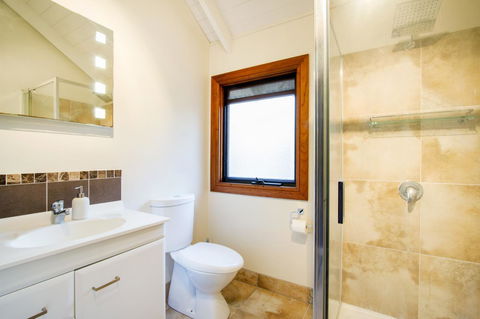 Airlie Beach Eco Cabins - Adults Only - Kingaroy Accommodation 22