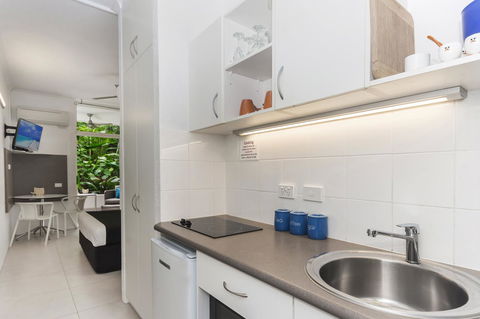 By The Sea Port Douglas - Kingaroy Accommodation 13