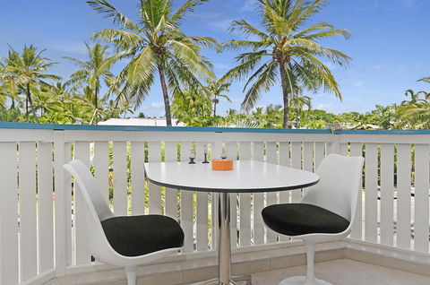 By The Sea Port Douglas - Kingaroy Accommodation 18