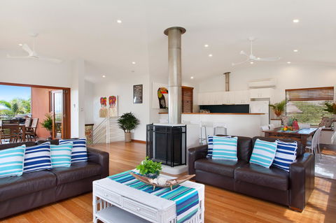 Jolly Roger's Beach House - Kingaroy Accommodation 2