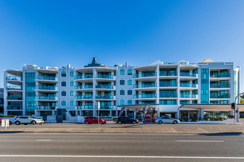 Grand Palais Boolarong Beachside Apartments - Kingaroy Accommodation 9
