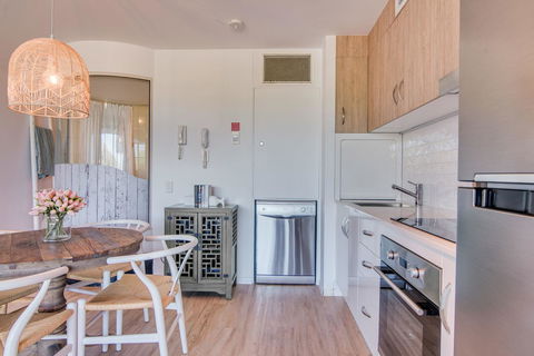 Grand Palais Boolarong Beachside Apartments - Kingaroy Accommodation 6