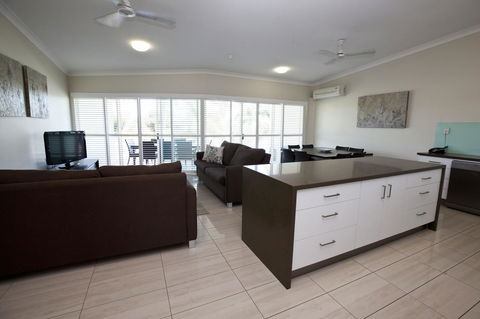 Mariners North Holiday Apartments - Kingaroy Accommodation 28