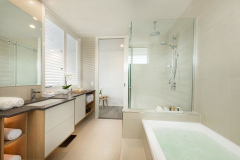 Heart Hotel And Gallery Whitsundays - Kingaroy Accommodation 1