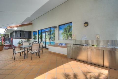 Regal Port Douglas - Kingaroy Accommodation 13
