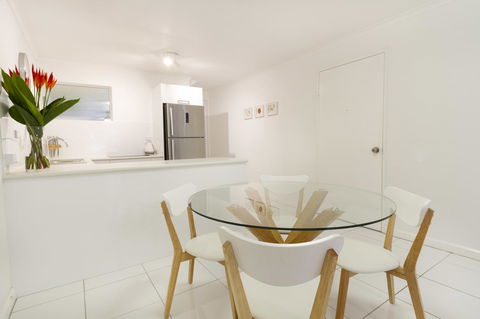 The White House Port Douglas - Kingaroy Accommodation 13