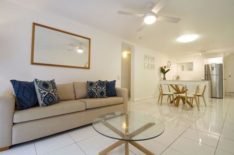 The White House Port Douglas - Kingaroy Accommodation 2