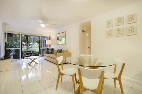 The White House Port Douglas - Kingaroy Accommodation 14
