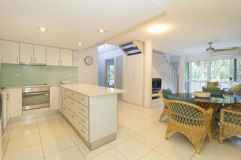 The White House Port Douglas - Kingaroy Accommodation 23