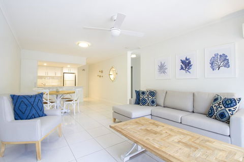 The White House Port Douglas - Kingaroy Accommodation 5