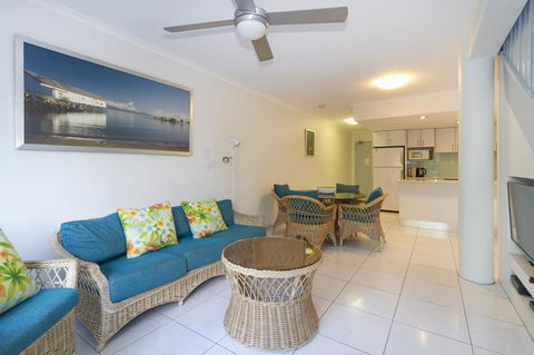 The White House Port Douglas - Kingaroy Accommodation 24