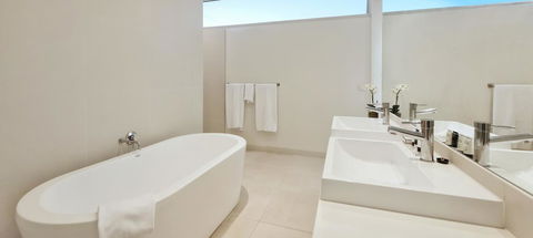 Pool Resort Port Douglas - Kingaroy Accommodation 27