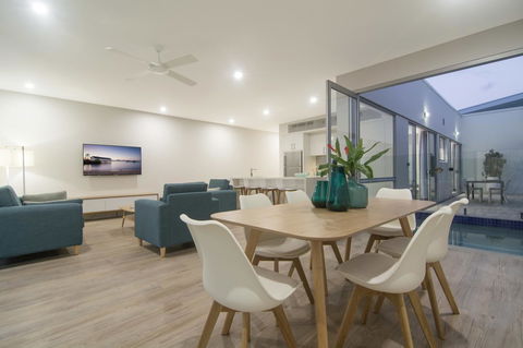 Pool Resort Port Douglas - Kingaroy Accommodation 37