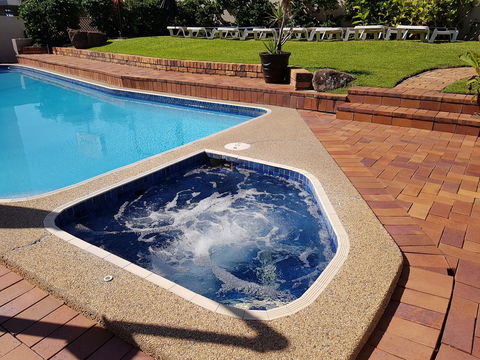 Surfers Chalet - Kingaroy Accommodation 26