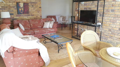 Surfers Chalet - Kingaroy Accommodation 24