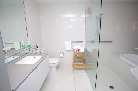 Circle Luxury Holidays - Kingaroy Accommodation 6