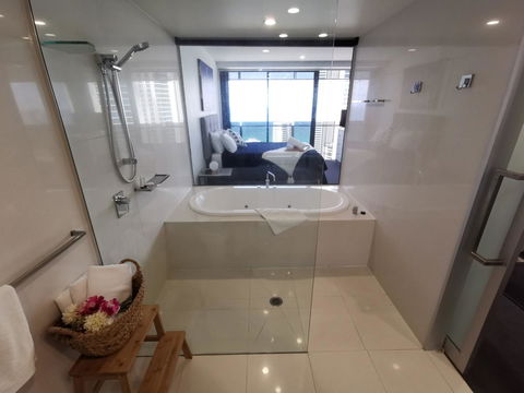 Circle Luxury Holidays - Kingaroy Accommodation 11