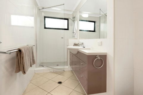 Shorelines - Kingaroy Accommodation 6