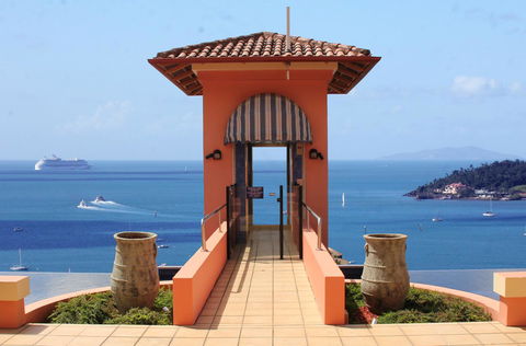 Martinique Whitsunday Resort - Kingaroy Accommodation 1