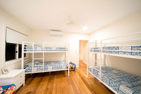 Whitsunday Luxury Homes - Kingaroy Accommodation 7