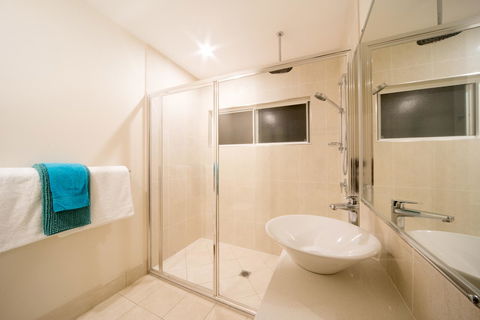 Whitsunday Luxury Homes - Kingaroy Accommodation 20