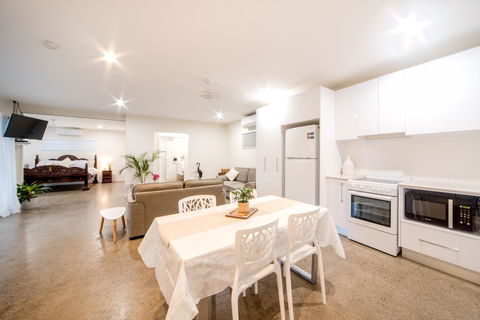 Whitsunday Luxury Homes - Kingaroy Accommodation 10