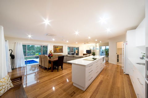 Whitsunday Luxury Homes - Kingaroy Accommodation 5
