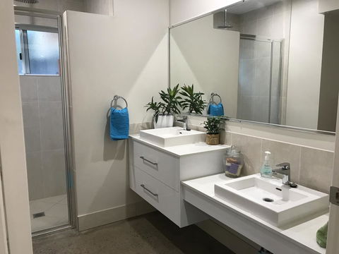 Whitsunday Luxury Homes - Kingaroy Accommodation 13