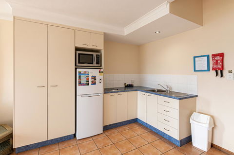 Sunlit Waters Studio Apartments - Kingaroy Accommodation 40