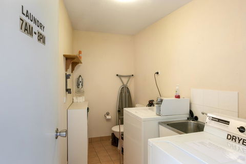 Sunlit Waters Studio Apartments - Kingaroy Accommodation 9
