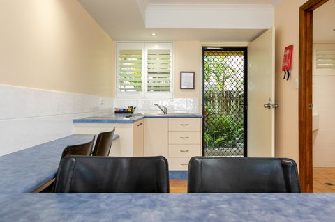 Sunlit Waters Studio Apartments - Kingaroy Accommodation 28