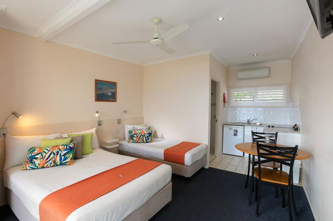 Sunlit Waters Studio Apartments - Kingaroy Accommodation 21