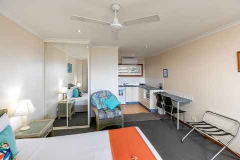 Sunlit Waters Studio Apartments - Kingaroy Accommodation 13