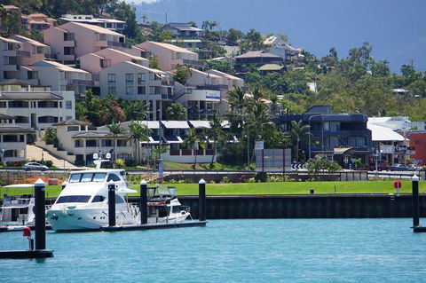 Airlie Seaview Apartments - Kingaroy Accommodation 9