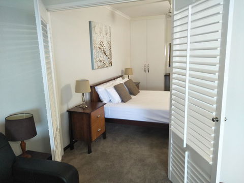 Airlie Seaview Apartments - Kingaroy Accommodation 3