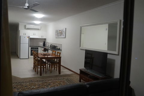 Airlie Seaview Apartments - Kingaroy Accommodation 8
