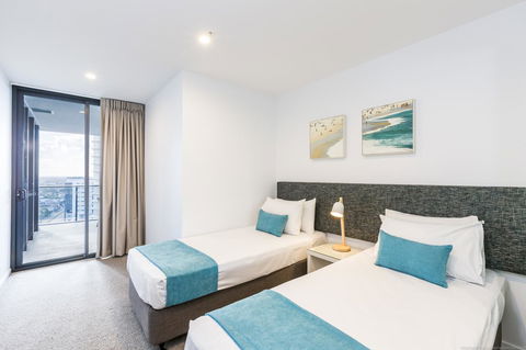 Boardwalk Burleigh Beach - Official - Kingaroy Accommodation 10