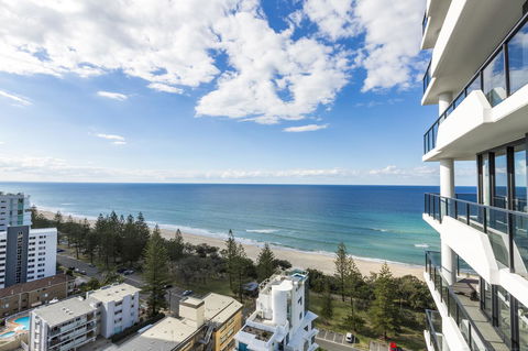 Boardwalk Burleigh Beach - Official - Kingaroy Accommodation 27