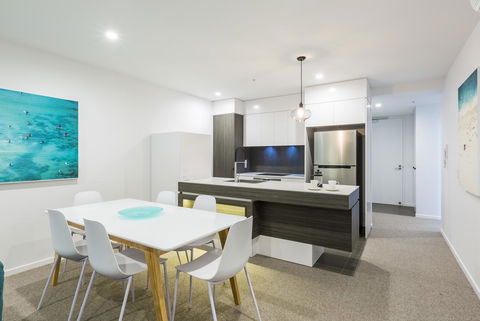 Boardwalk Burleigh Beach - Official - Kingaroy Accommodation 8